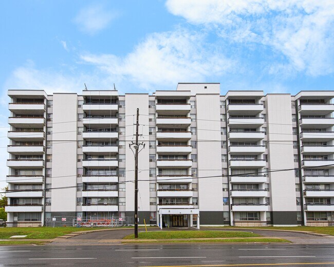 18 Steeles Avenue East