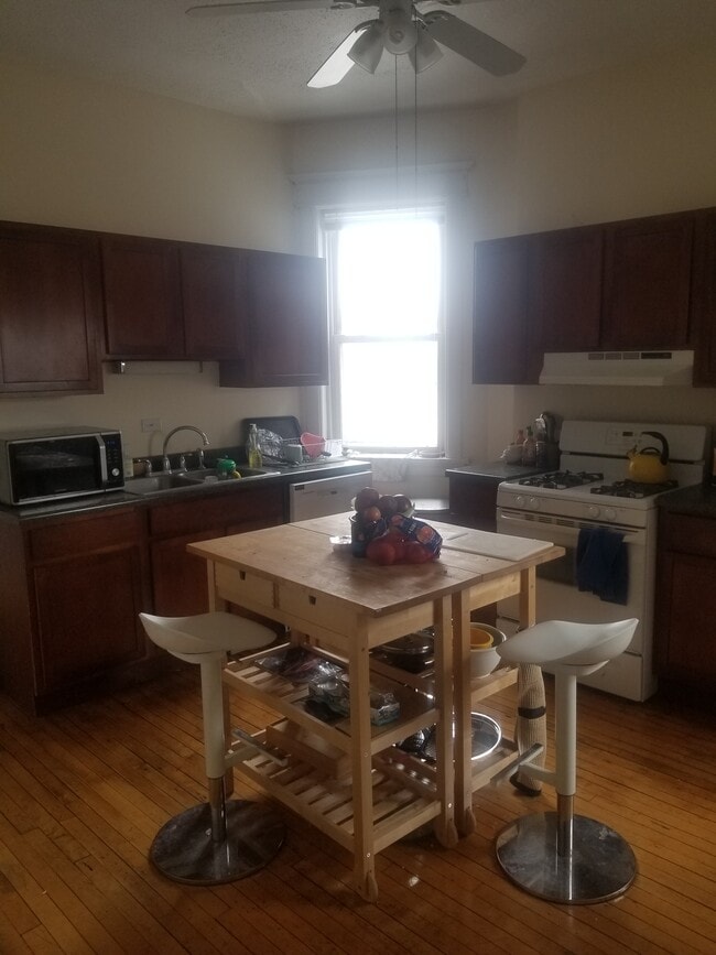 Photo - 2615 N Halsted St