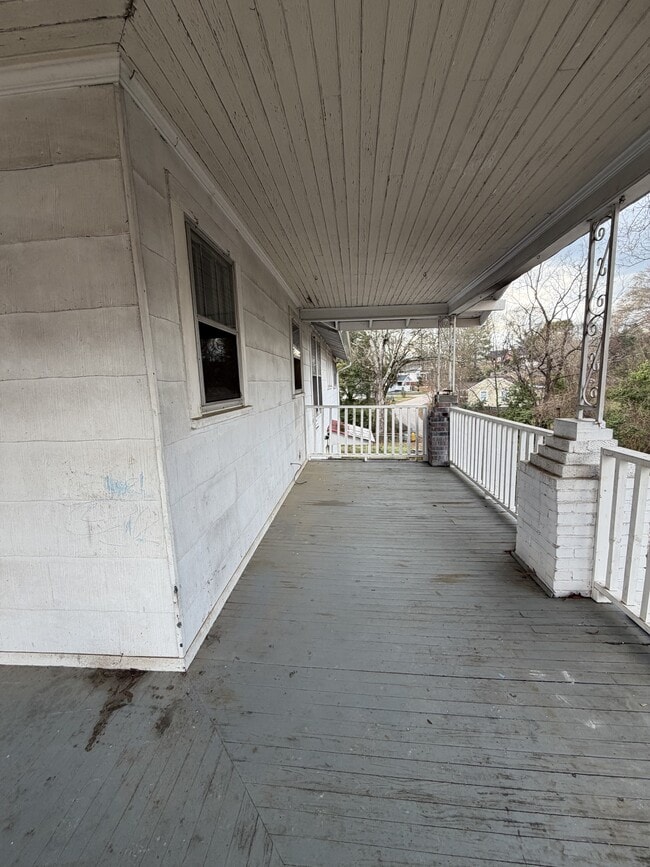 Photo - 708 Buick Ave