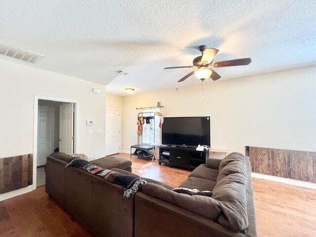 Photo - 635 Fir Ave