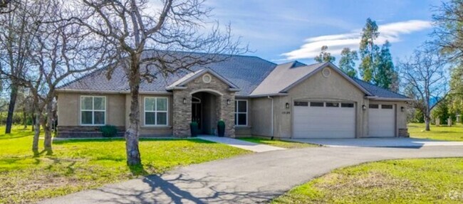 Building Photo - Home In West Redding (Furnishings Optional...