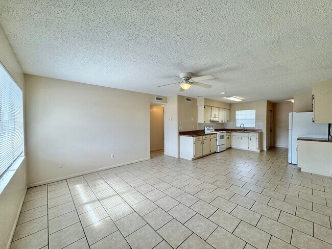 Photo - 2538-2540 Elm Ave Unit 2540