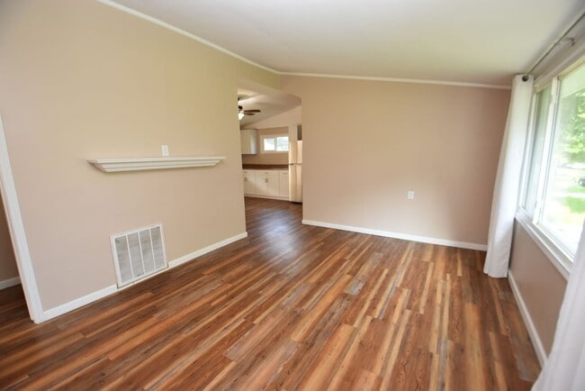 Photo - 4 bedroom 2 bath home close to UP Mall