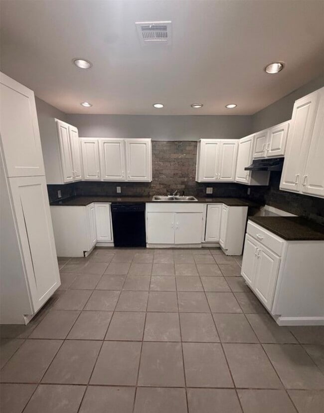 Photo - 5318 W 12th St