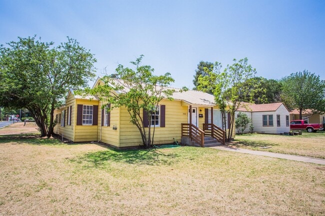 Photo - 2401 31st St