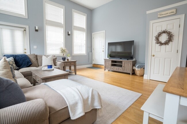 Photo - 352 W 3rd St Unit 9