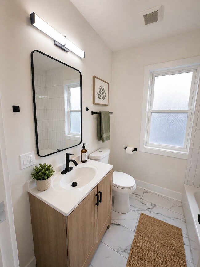 Photo - 6807 S Artesian Ave Unit 2