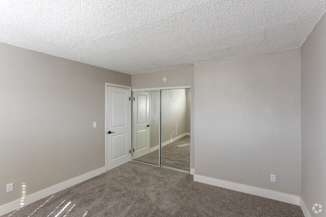 2BR - 1BA, 700SF