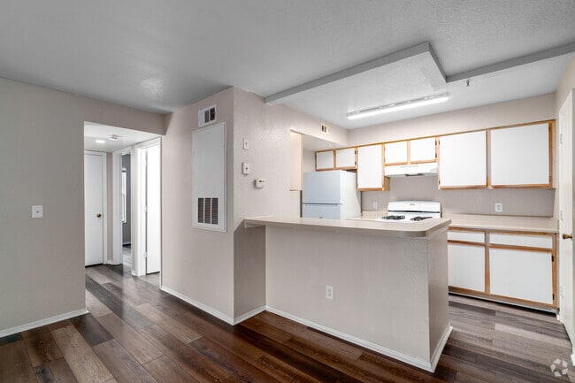 3BR, 2BA - 1,081SF - Kitchen - Tierra Vista RFK LLC