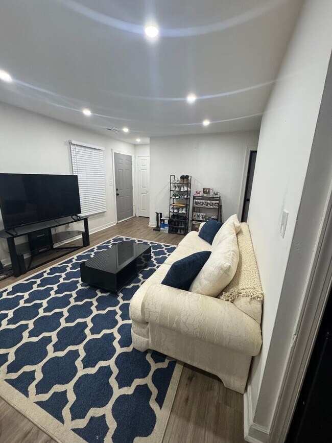 Photo - 98 Chautauqua Ave