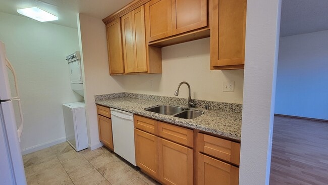 Photo - 4902 Lowry Rd