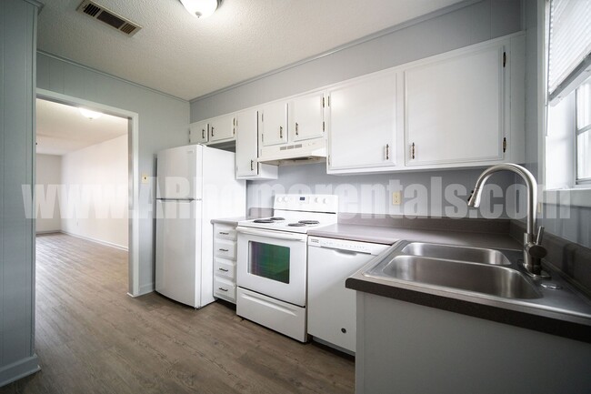 Photo - 8209 Woodview Dr E Unit B