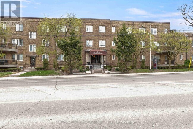 Photo - 111 Oriole Pkwy