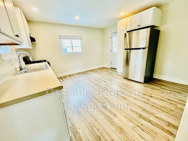 Photo - 1712 State St Unit 2