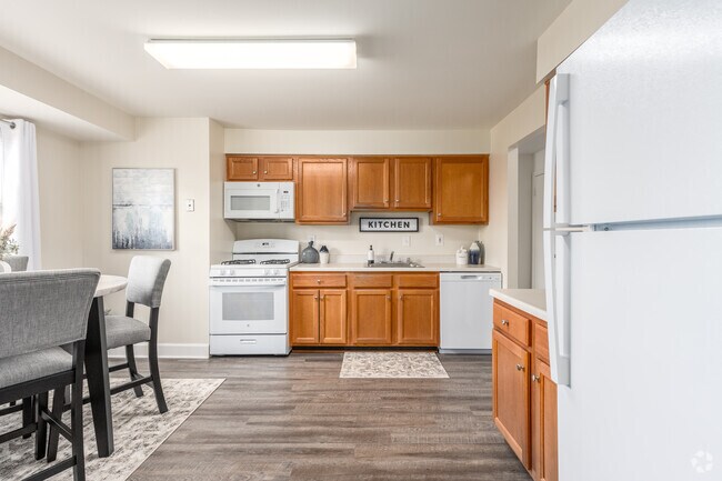 2BR, 1BA - 894SF - Kitchen