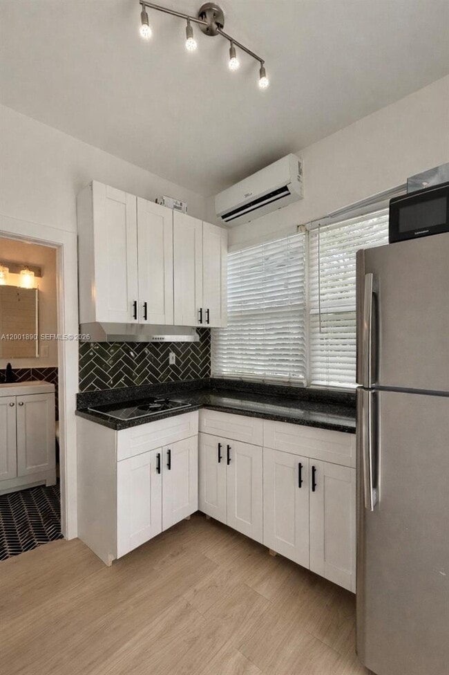 Photo - 12906 NE 6th Ave Unidad 1