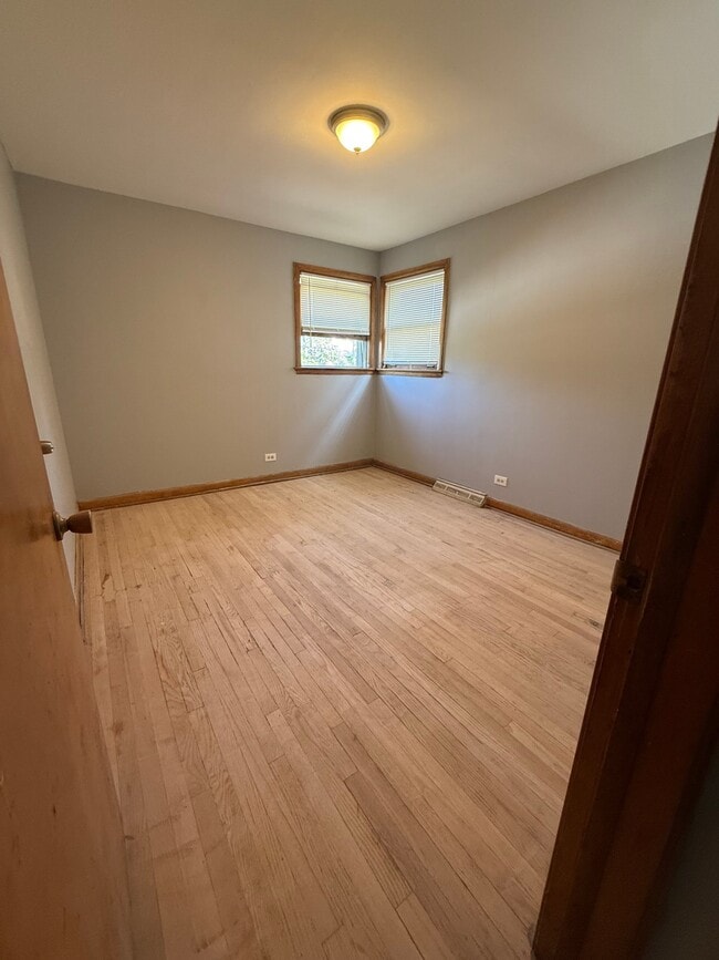 Photo - 8113 S Exchange Ave Unit Apt 2