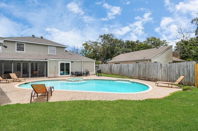Photo - 15711 Creekhaven Dr