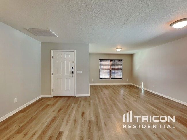 Photo - 591 Swallowtail Dr