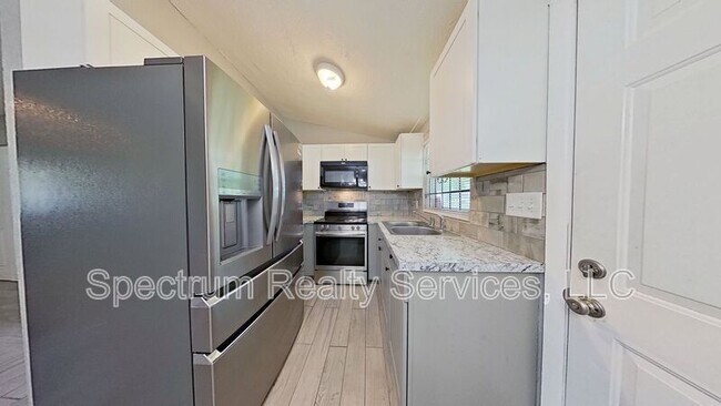 Building Photo - 9276 Greenleaf Rd Rental
