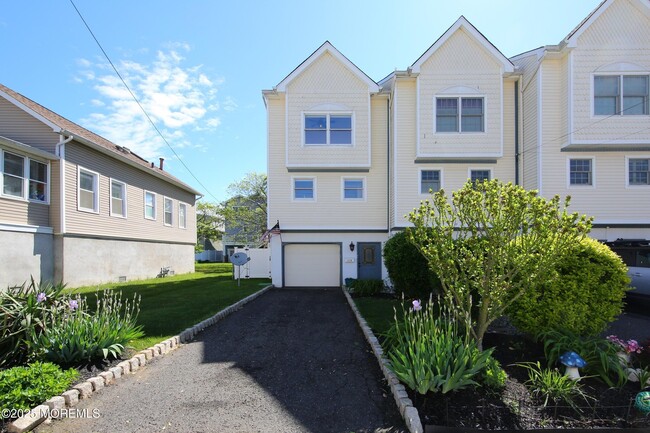 Photo - 42 Center St Townhome