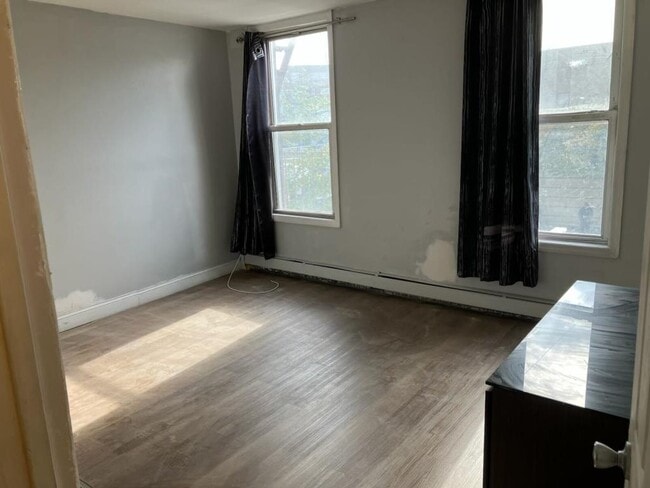 Photo - 1372 Zerega Ave