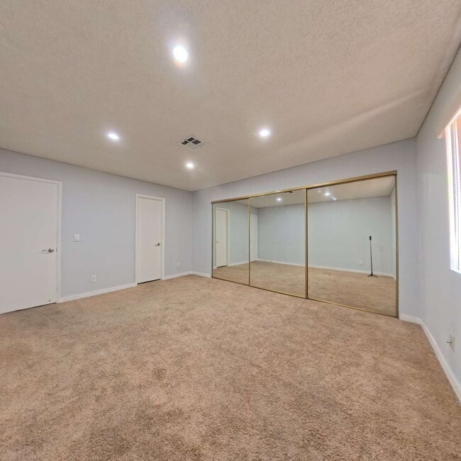 Photo - Beautiful 2 Bedroom 2 Bathroom Condo at The Lakes!