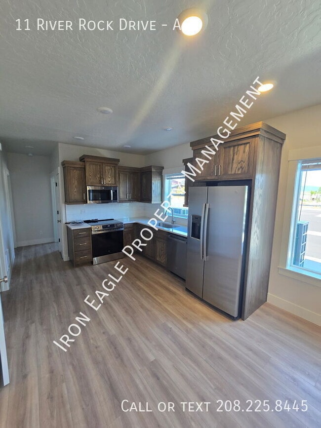 Photo - 11 River Rock Dr