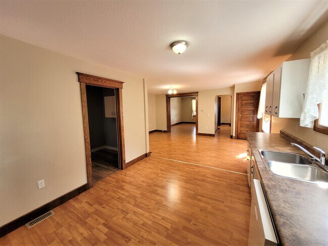 Photo - 206 Main St E Unit 1