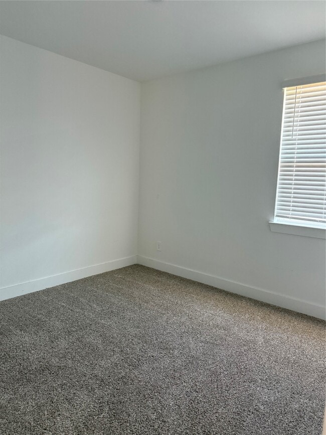 Building Photo - 15228 Tattle Crk Ln