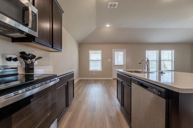 Photo - 3035 Selhurst St