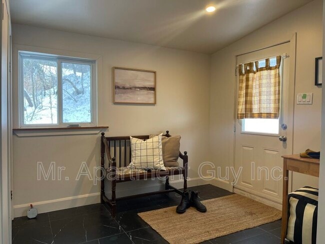 Photo - 91 Main St W