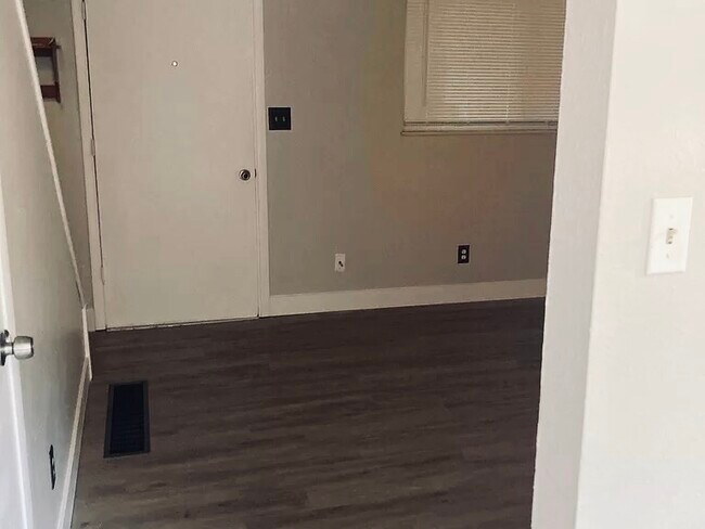 Photo - 1615 Cottonwood Dr