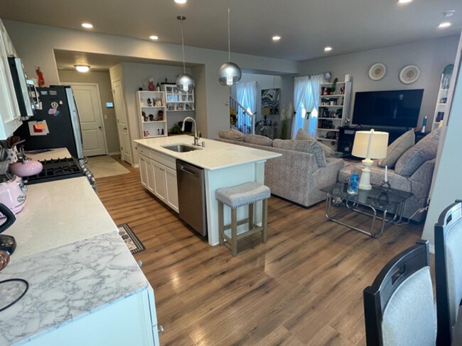 Photo - IMMACULATE 4 BED/2.5 BATH CUSTOM BUILT HOME IN SKYLINE RIDGE!