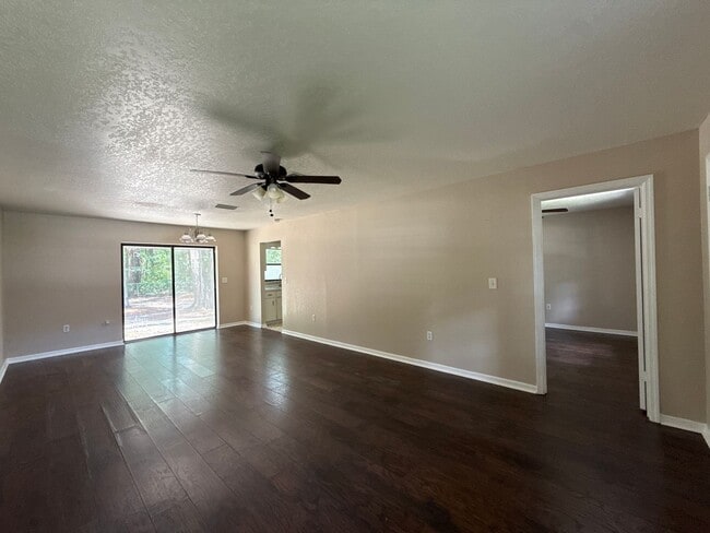 Photo - Section 8 Accepted on This home! TEMPROARY...