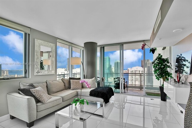 Photo - 92 SW 3rd St Unidad 4510