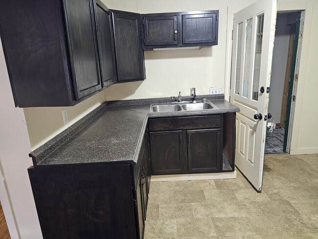 Building Photo - 613 Poplar St Unit Benton apartments