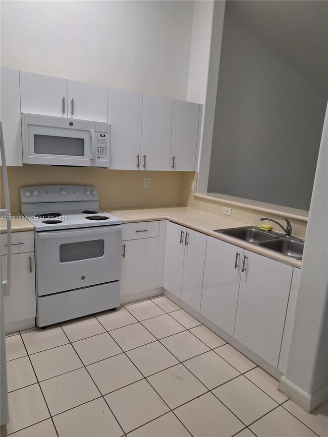 1666 SE 27th Ct Unit 204