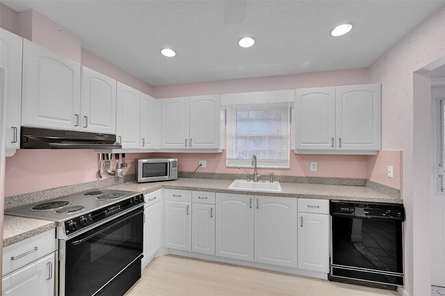 Photo - 724 Nantucket Cir Unit A