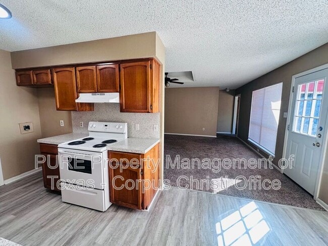 862 Siskin Cir