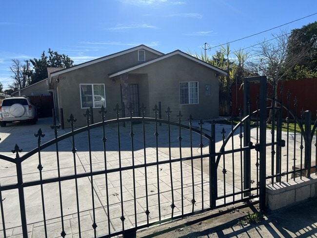 Photo - 770 E 12th St