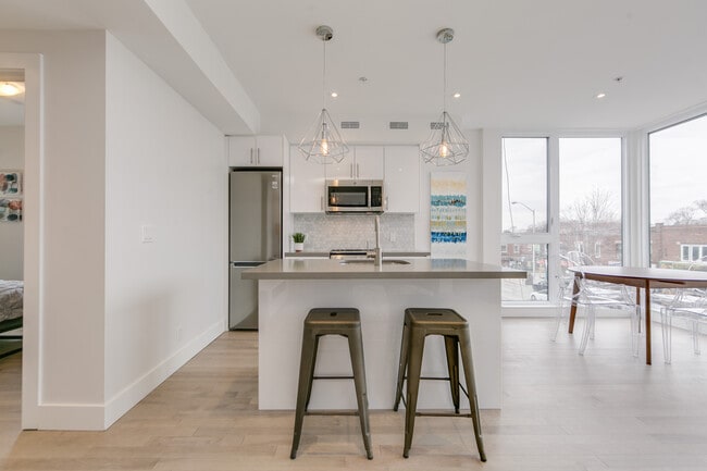 Building Photo - Bright 1.5 Bed + 1 Bath Unit Yaaas