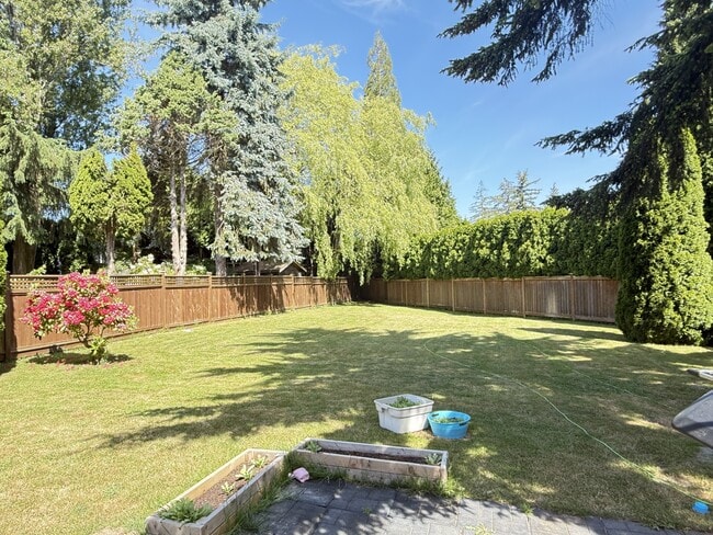 Photo - 15691-15620 20 Ave