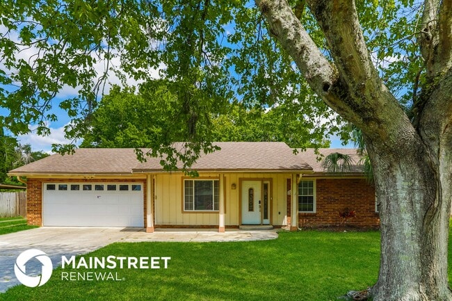 Photo - 2412 Stonehaven Ct W House