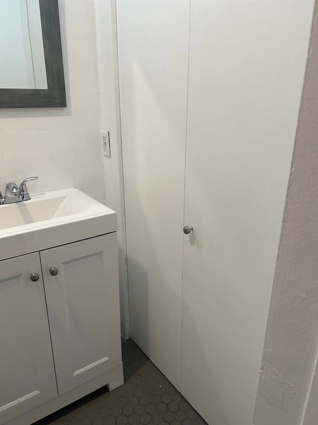 Photo - 210 W 53rd Ter