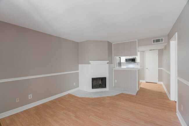 Photo - 4635 Wild Indigo St Unit 505