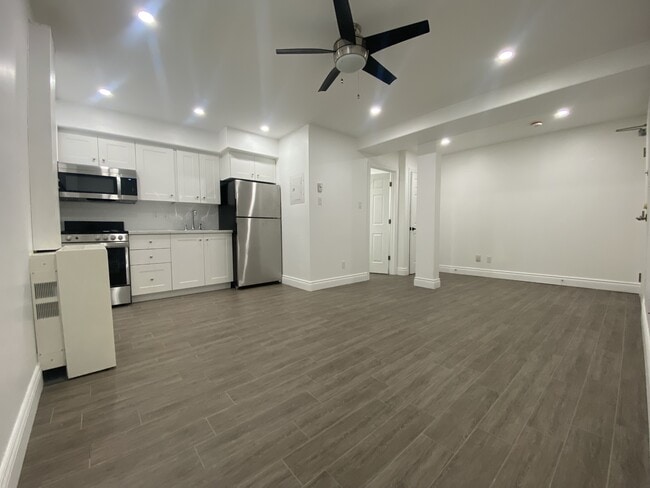 Building Photo - 110 Gloucester St Unit 31