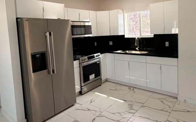Photo - 811 E 52nd St Unit 101