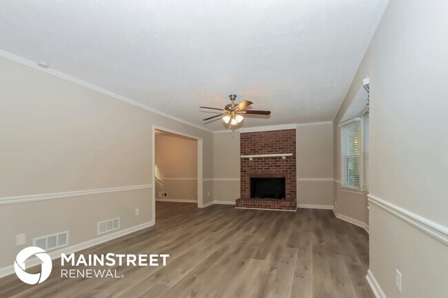 Photo - 565 Greenview Ave SE