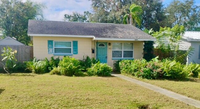 Building Photo - Charming 3-Bedroom Bungalow in the Heart o...